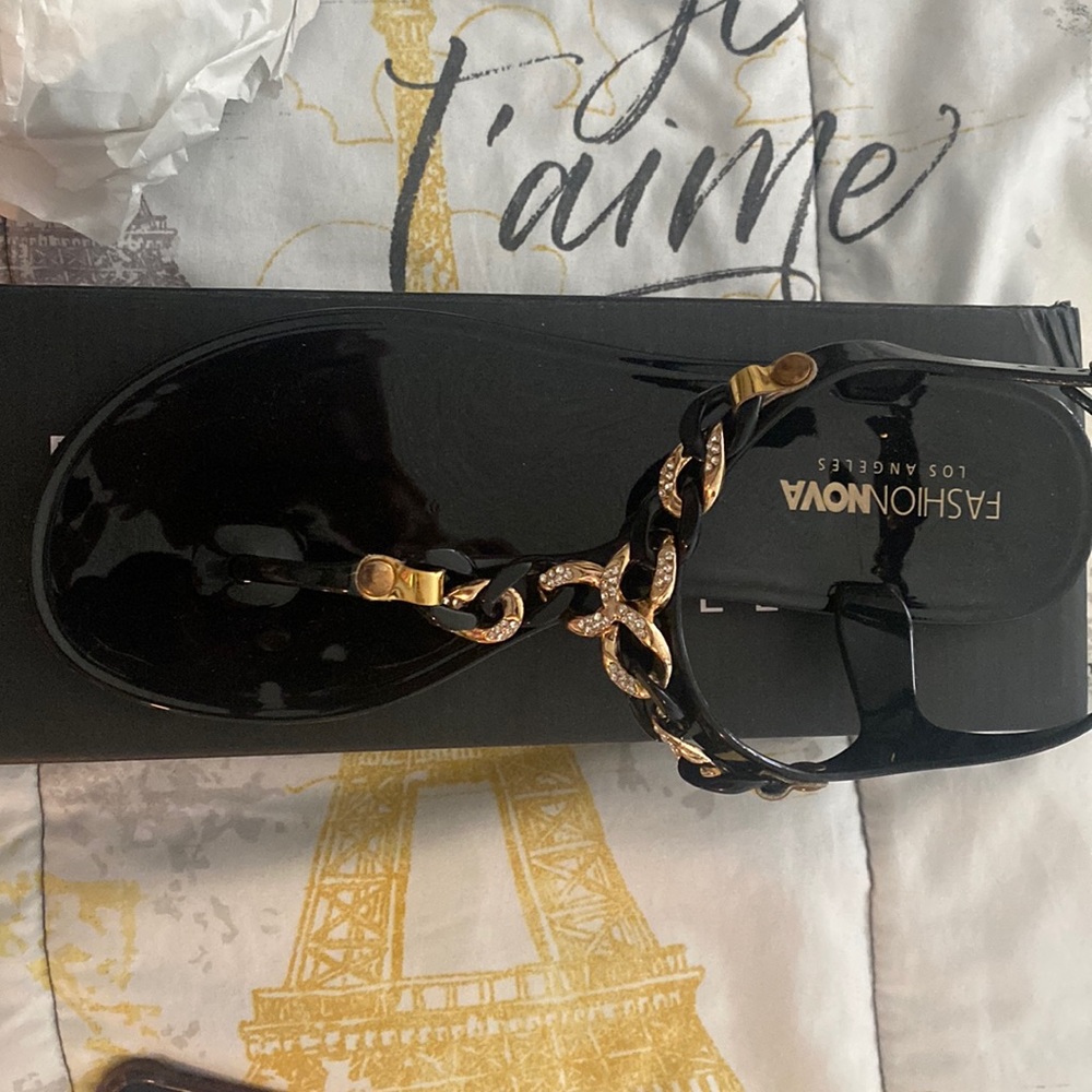Black and gold chain Sandles size 8